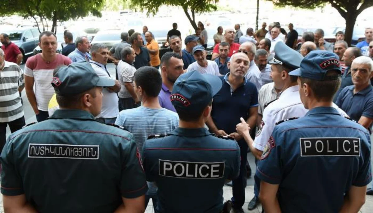 Yerevanda hökumət binasının qarşısında aksiya keçirilib