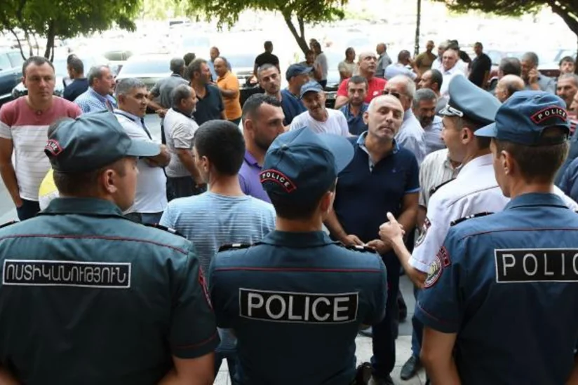 Yerevanda hökumət binasının qarşısında aksiya keçirilib