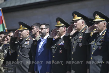 II Fəxri xiyabanda şəhidlərin xatirəsi yad edilib, yaylım atəşi açılıb
