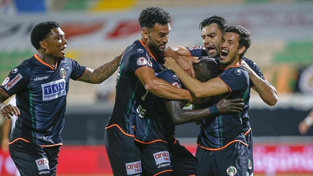 Türkiyə kuboku: “Alanyaspor” “Antalyaspor”u yenərək finala yüksəlib