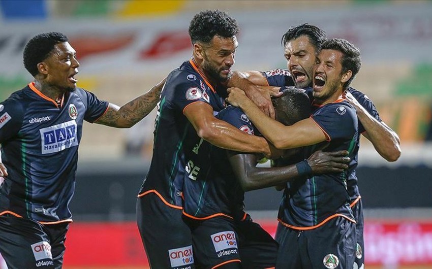 Türkiyə kuboku: “Alanyaspor” “Antalyaspor”u yenərək finala yüksəlib