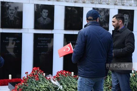 Şəhidlər xiyabanına xalq ziyarəti davam edir - FOTOREPORTAJ
