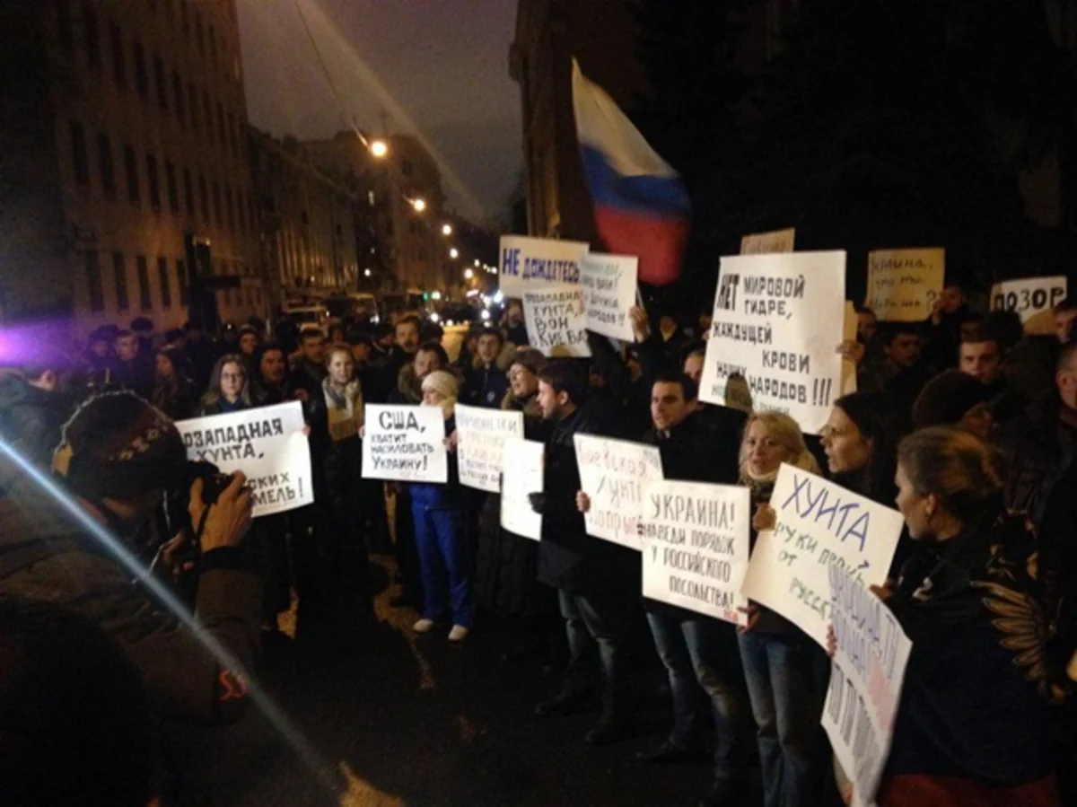 В Москве забросали яйцами посольство Украины