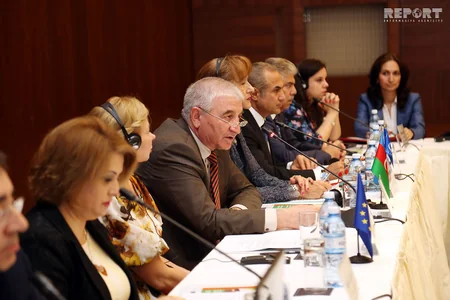 “Siyasi partiyaların maliyyələşdirilməsində şəffaflıq: siyasi partiyaların maliyyə hesabatlarının təqdim edilməsi” mövzusunda seminar başlayıb