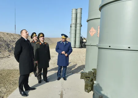 Президент Ильхам Алиев ознакомился с условиями, созданными в военном городке Н-ской воинской части ВВС минобороны