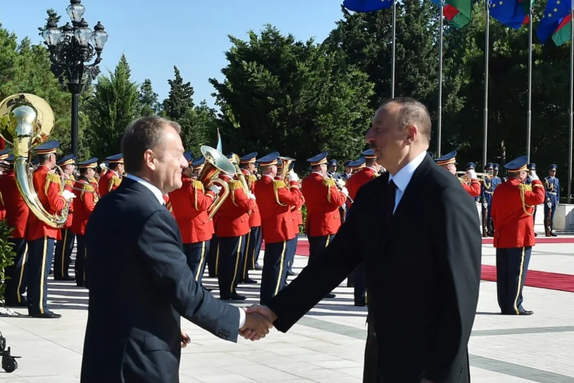 ​Bakıda Avropa İttifaqı Şurasının prezidenti Donald Tuskun rəsmi qarşılanma mərasimi olub