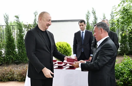 İlham Əliyev və Mehriban Əliyeva Xocalı şəhərinə köçən sakinlərlə görüşüblər - YENİLƏNİB
