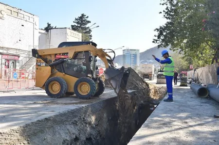 Bakının 20-ci sahə yaşayış massivində içməli su və kanalizasiya layihələri icra olunur