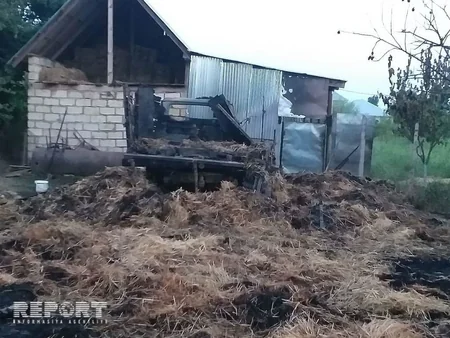 Göyçayda avtomobil və ev birlikdə yanıb - FOTO