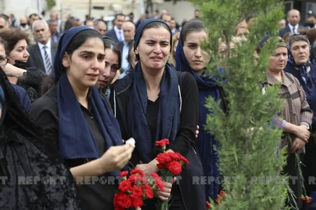 Bakıda üç şəhidin xatirə lövhəsinin açılışı olub