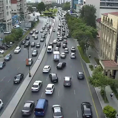 Bakının bir sıra yollarında tıxac yaranıb