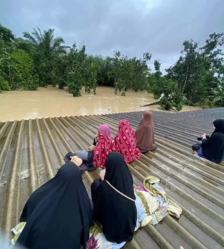 Tailandda on minlərlə ev daşqınlardan zərər çəkib