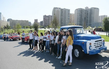 Azərbaycan Avtomobil Federasiyasının təşkilatçılığı ilə klassik avtomobillərin yürüşü və sərgisi keçirilib