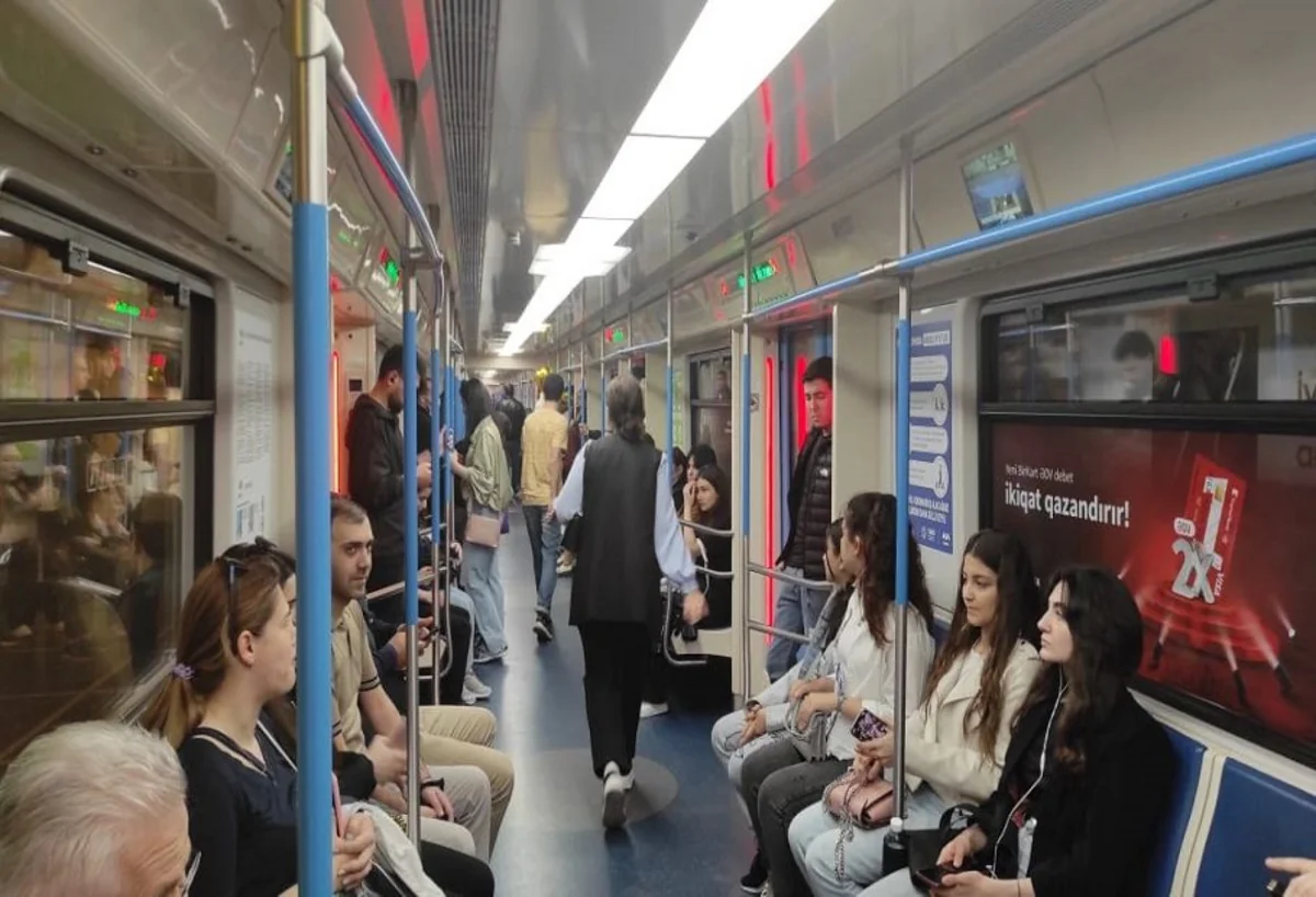 Metropoliten tibbi maskalardan istifadə və sərnişindaşıma ilə bağlı məlumat yayıb