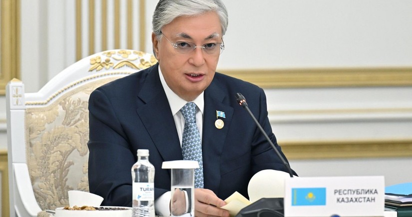 Qazaxıstan Prezidenti müdafiə və nəqliyyat nazirlərini vəzifədən azad edib
