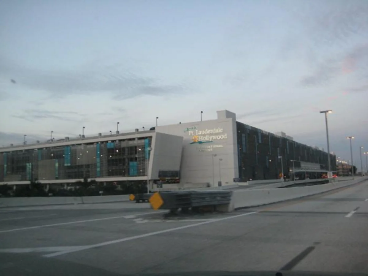 Atışma qeydə alınan Florida aeroportu işini bərpa edib