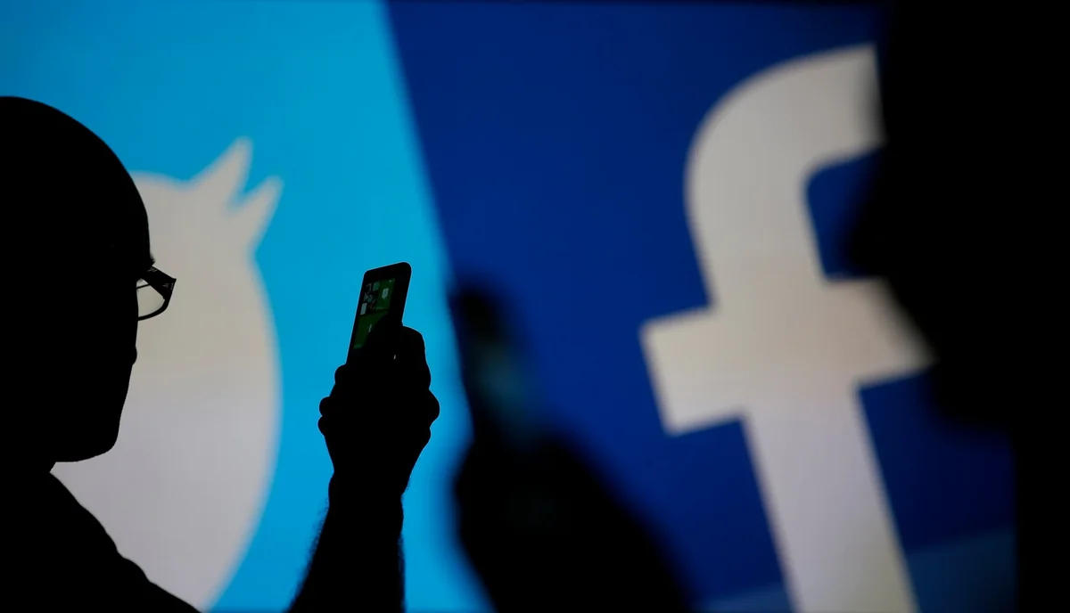 Facebook və Twitter Rusiyada cərimələndi