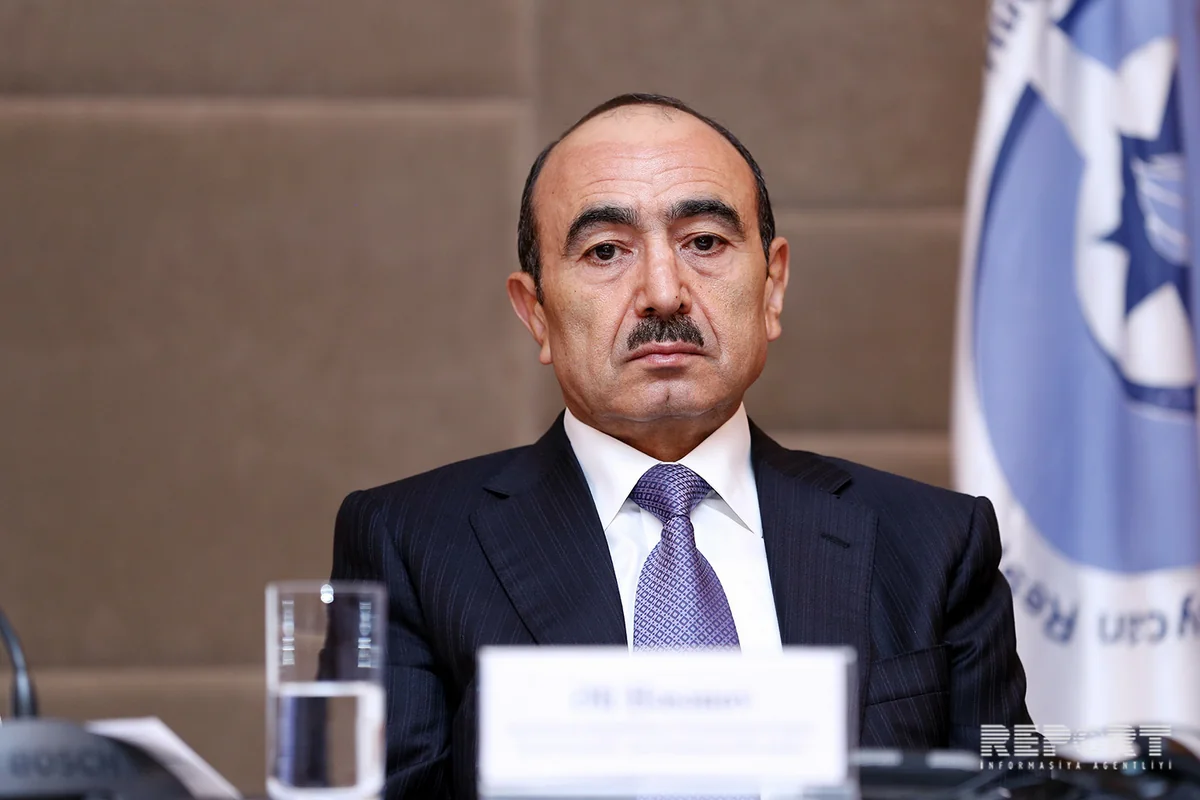 Əli Həsənov: “Xaricdə yaşayan əksər ziyalılarımız vətənlə mənəvi rabitəsini gücləndirməlidirlər”