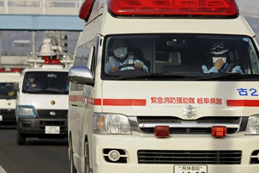 В Японии автомобиль врезался в группу школьников