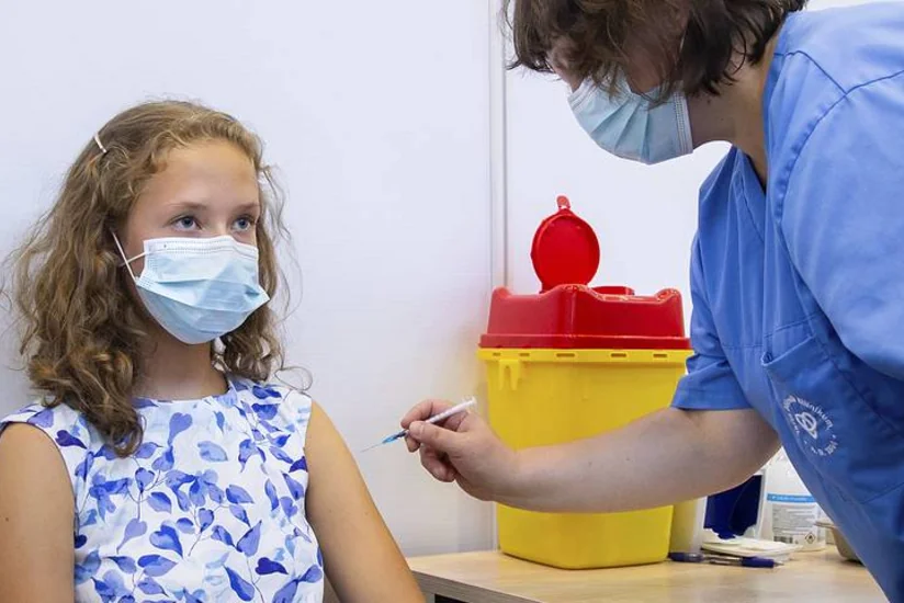 ВОЗ не видит опасности в вакцинации от COVID-19 подростков и детей