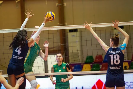 Qadın voleybolçular arasında Azərbaycan çempionatında III turun oyunları keçirilib