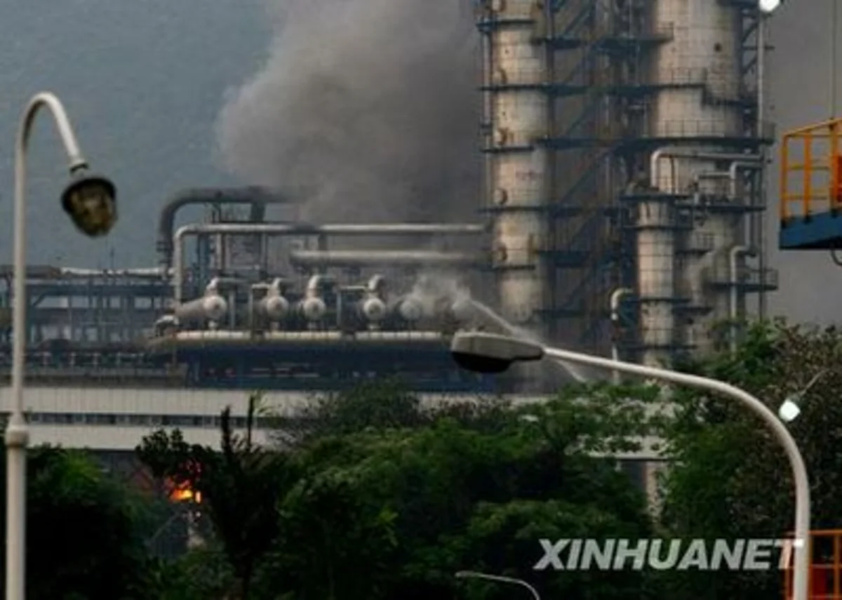 На НПЗ Sinopec в Китае произошел пожар