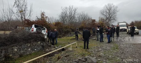 Şəkidə avtomobil qaz xəttinə çırpılıb, xəsarət alan var