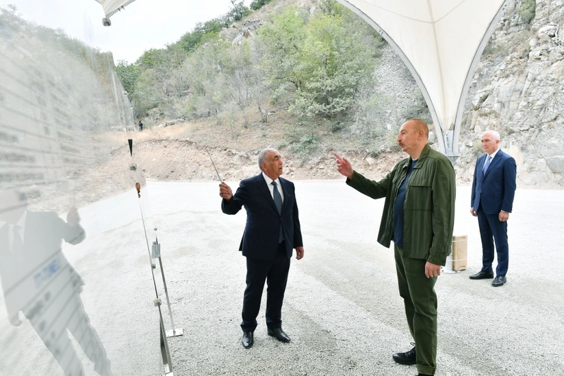 Prezident İlham Əliyev Kəlbəcər-Laçın avtomobil yolunda görülən işlərlə tanış olub
