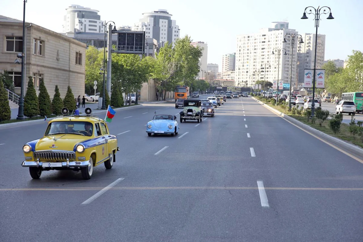 Bakıda Dövlət Bayrağı Günü münasibəti ilə klassik avtomobillərin paradı və sərgisi keçiriləcək