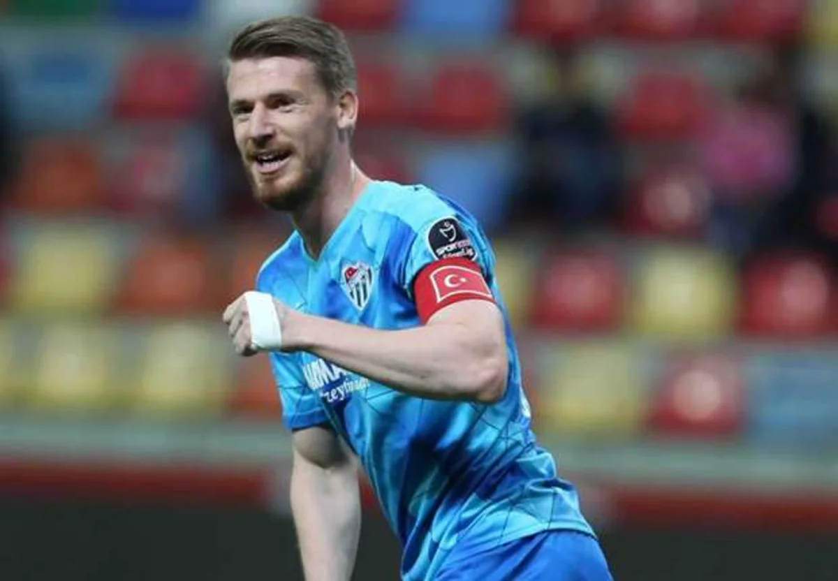 ​Qalatasaray Bursasporun müdafiəçisini transfer edib