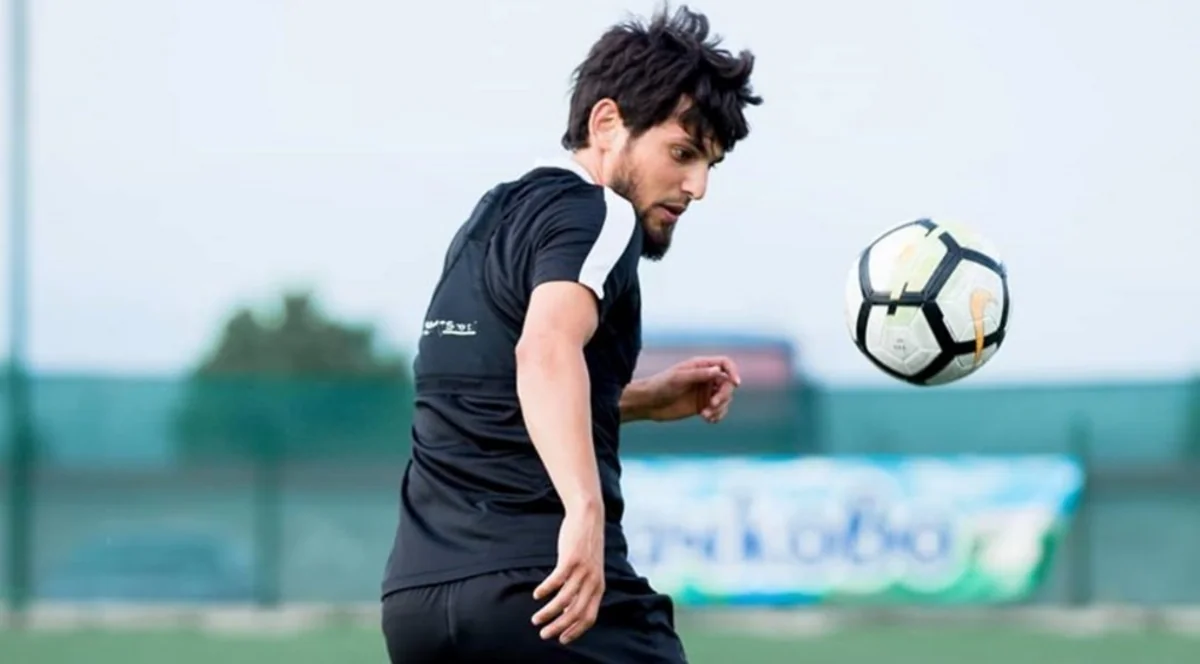 Səbaillə vidalaşan oyunçu 28 yaşında futboldan getdi