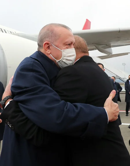 İlham Əliyev Ərdoğanı Füzuli Beynəlxalq Hava Limanında qarşılayıb