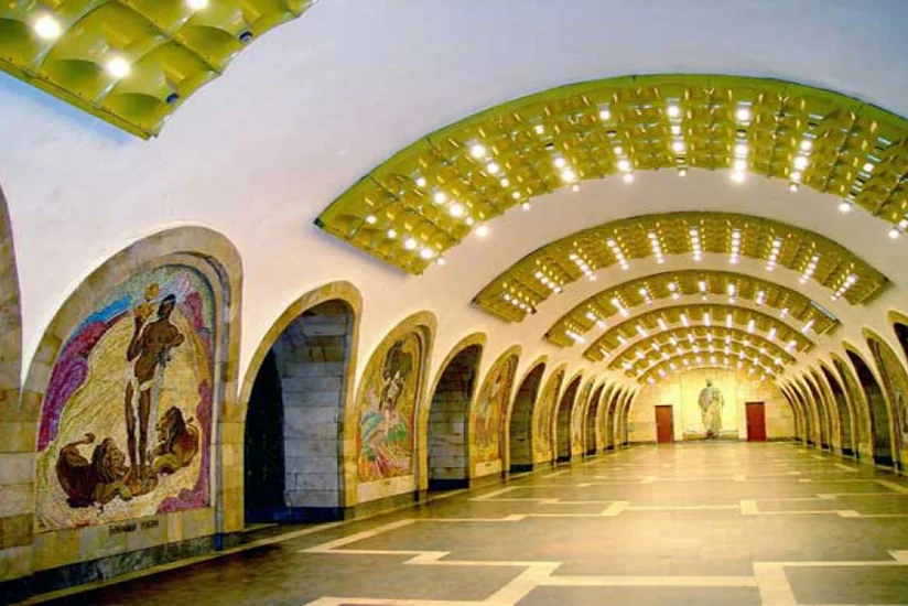 Панно из мозаики на станции метро Низами восстанавливают
