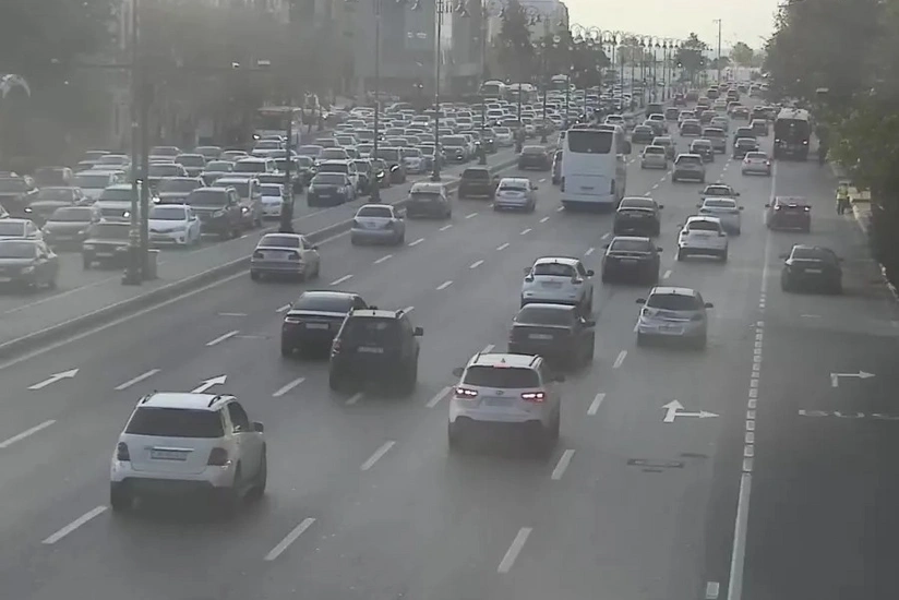 Bakının bir sıra yollarında tıxac yaranıb - SİYAHI