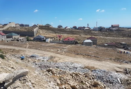 Paytaxtın Səbail rayonu ərazisində qanunsuz tikililər sökülür