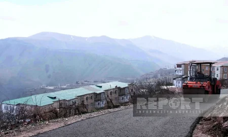 Daşkəsəndə uzun müddət təmirsiz qalan yollara asfalt örtüyü çəkilib