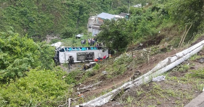 Ten people died in Colombia in university bus crash