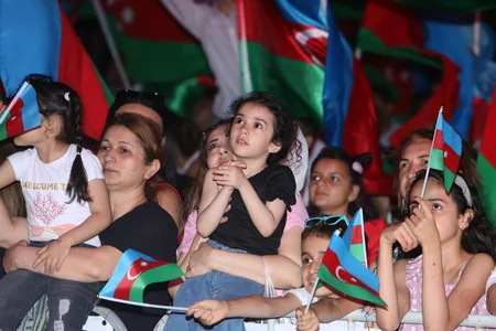Heydər Əliyev Mərkəzinin parkında Milli Qurtuluş Gününə həsr olunan konsert keçirilib