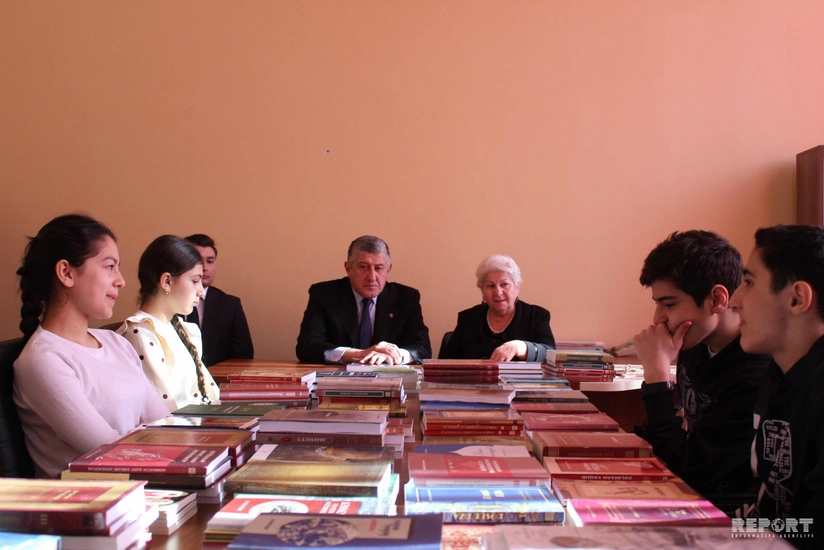 YAP könüllülərinin topladığı kitabların Gürcüstanda paylanılmasına başlanıldı - FOTO