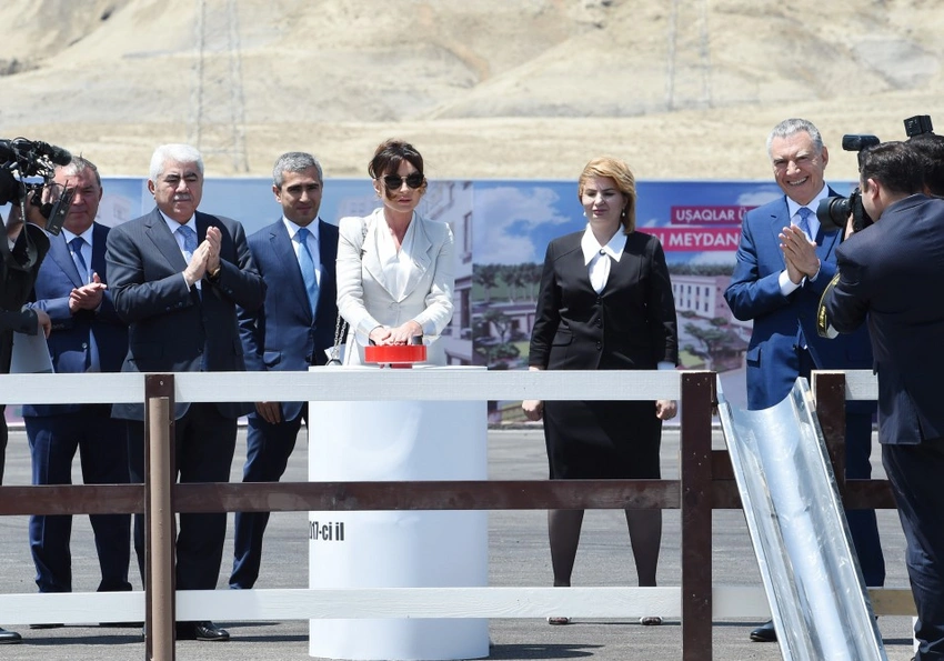 Mehriban Əliyeva Qaradağda məcburi köçkün ailələri üçün yaşayış kompleksinin təməlqoyma mərasimində iştirak edib - YENİLƏNİB