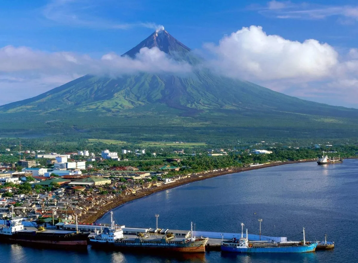 Filippində güclü zəlzələ baş verib