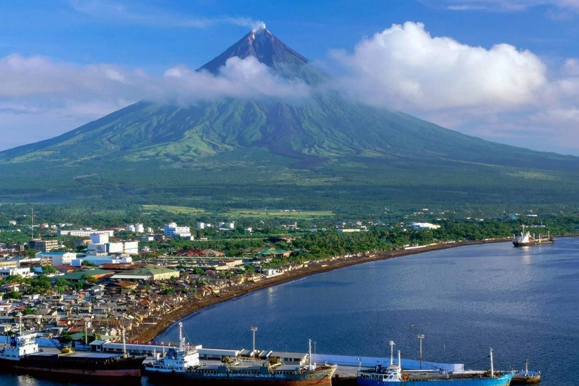 Filippində güclü zəlzələ baş verib