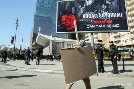 Azərbaycan Xocalı soyqırımı qurbanlarının xatirəsini yad edir - FOTOREPORTAJ