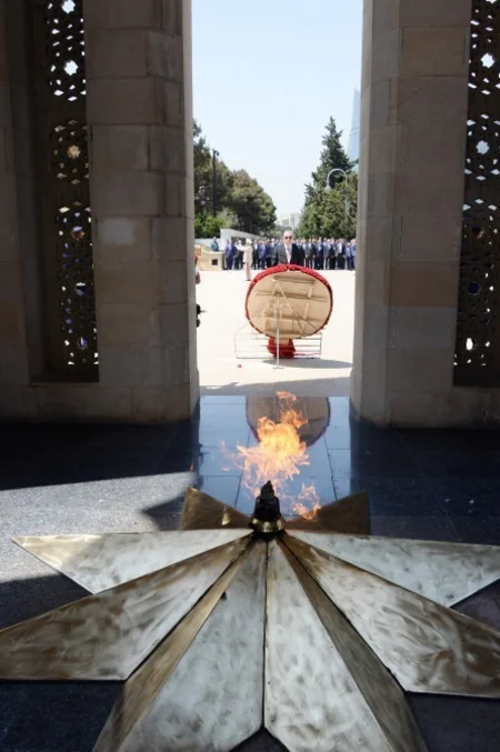 Ərdoğan Fəxri xiyabanı və Şəhidlər xiyabanını ziyarət edib