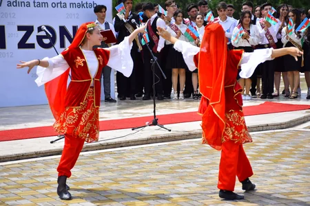 Naxçıvan məktəblərində “Son zəng” çalınıb, Emin Əmrullayev iştirak edib - YENİLƏNİB-2