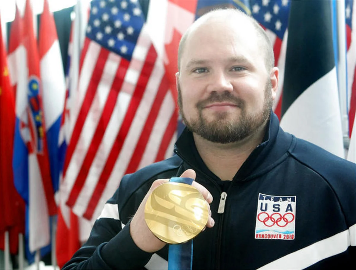 Олимпийский чемпион бобслеист Холкомб найден мертвым