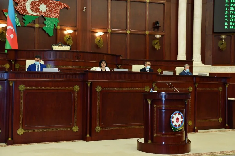 Sədr deputatlardan və parlament işçilərindən karantin qaydalarına əməl etmələrini tələb edib