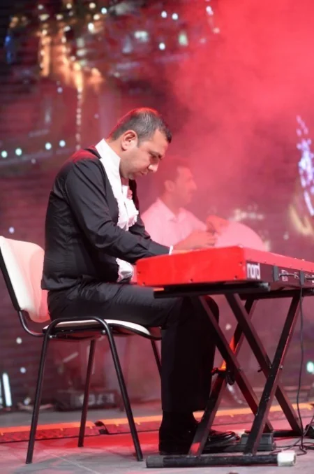 Heydər Əliyev Mərkəzinin parkında muğam-caz konserti olub