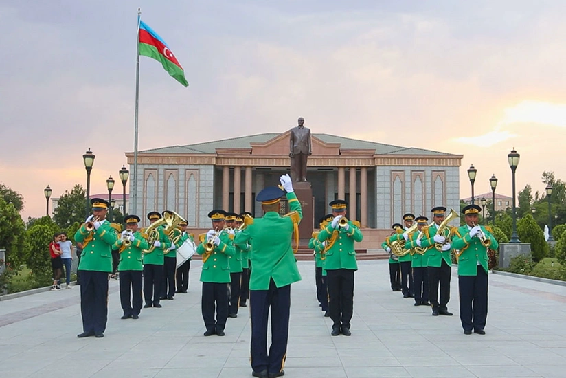 Türkiyə-Naxçıvan Dostluq Parkında bayram konserti olub
