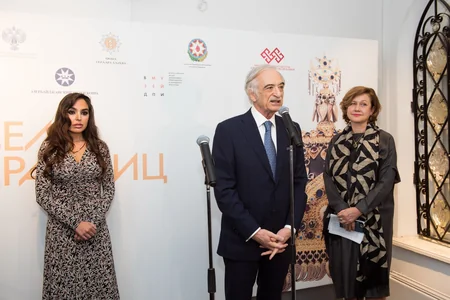 Moskvada Heydər Əliyev Fondunun daha bir layihəsi  Yeddi gözəl sərgisi açılıb - FOTO